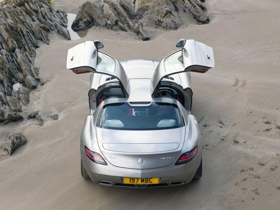  Mercedes-Benz SLS AMG 2010 года  (UK) (фото 4 из 19)